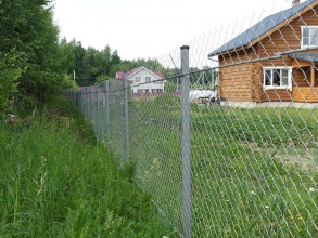 Забор из сетки рабицы в натяг с протяжкой арматуры 10 соток фото под ключ с установкой