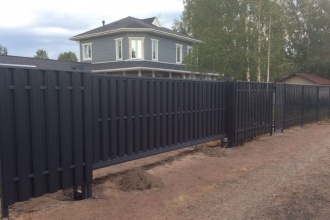 Забор из евроштакетника с бетонированием столбов 80 метров фото в Жилёво